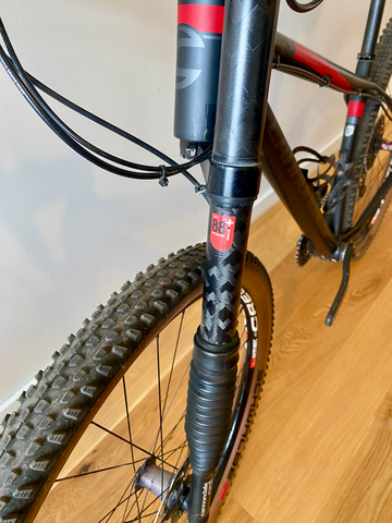 Used Cannondale F29 Carbon 2015 Mountainbike, Light Gray — image 7 of 7
