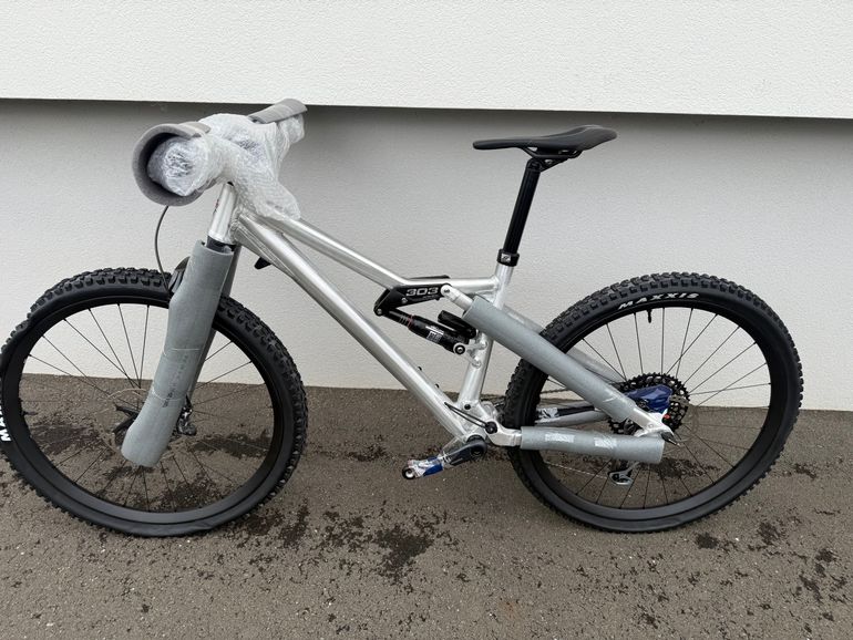 Used Liteville 303 MK1 Race 2025 Mountainbike, Light Gray — image 9 of 9