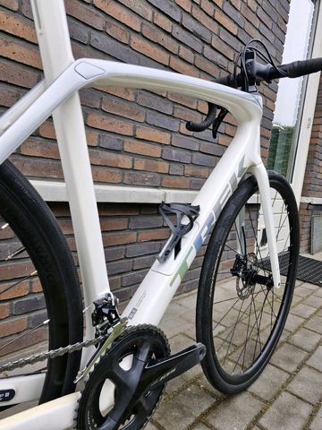 Used Trek Domane Shimano 105 2022 Road & Gravel, White — image 4 of 12