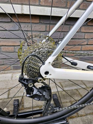 Used Trek Domane Shimano 105 2022 Road & Gravel, White — image 3 of 12