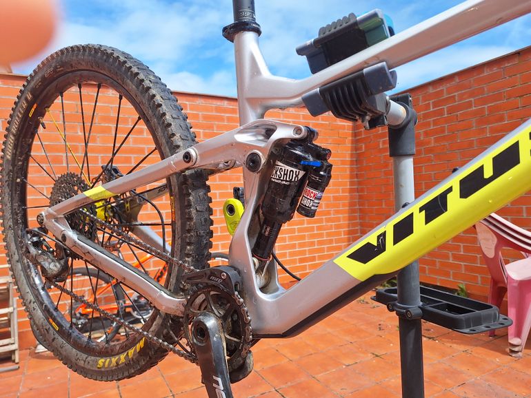 Tweedehands Vitus Sommet CRX 2017 2017 Mountainbike — afbeelding 5 van 6
