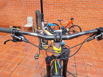 Used Vitus Sommet CRX 2017 2017 Mountainbike, White, 27.5 — image 3 of 6