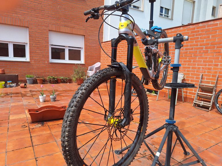 Tweedehands Vitus Sommet CRX 2017 2017 Mountainbike — afbeelding 6 van 6