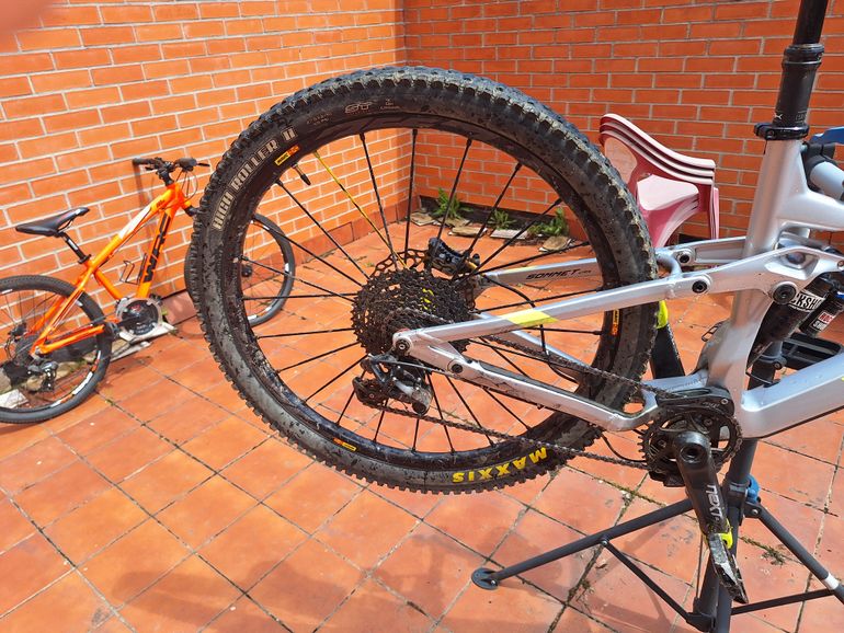 Tweedehands Vitus Sommet CRX 2017 2017 Mountainbike — afbeelding 2 van 6