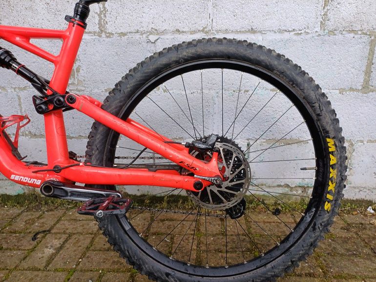 Used Specialized Enduro Comp 2018 2018 Mountainbike, Red — image 10 of 18