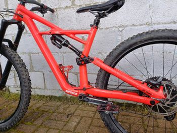 Used Specialized Enduro Comp 2018 2018 Mountainbike, Red — image 9 of 18