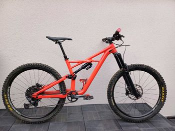 Used Specialized Enduro Comp 2018 2018 Mountainbike, Red — image 1 of 18