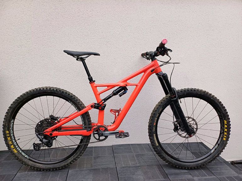 Used Specialized Enduro Comp 2018 2018 Mountainbike, Red — image 1 of 18