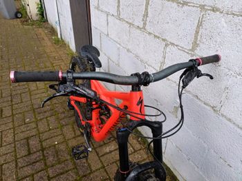 Used Specialized Enduro Comp 2018 2018 Mountainbike, Red — image 17 of 18