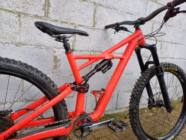Used Specialized Enduro Comp 2018 2018 Mountainbike, Red — image 15 of 18