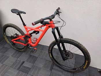 Used Specialized Enduro Comp 2018 2018 Mountainbike, Red — image 4 of 18