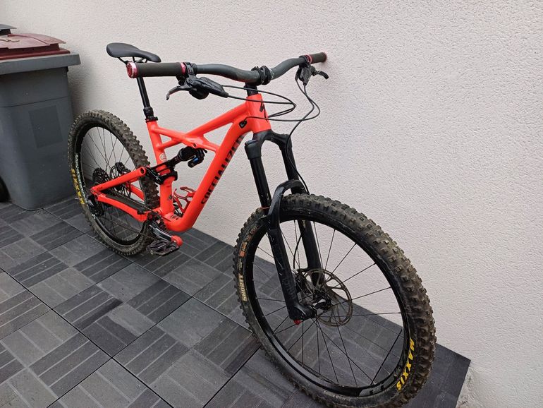Used Specialized Enduro Comp 2018 2018 Mountainbike, Red — image 3 of 18