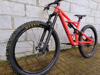 Used Specialized Enduro Comp 2018 2018 Mountainbike, Red — image 12 of 18