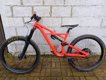 Used Specialized Enduro Comp 2018 2018 Mountainbike, Red — image 13 of 18