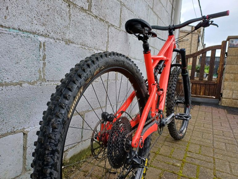 Used Specialized Enduro Comp 2018 2018 Mountainbike, Red — image 14 of 18