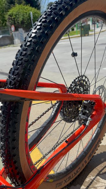 Used Orbea OIZ M30 2019 2019 Mountainbike, Red, 27.5, 29 — image 9 of 10