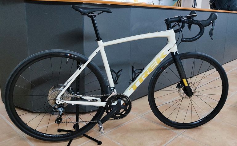Used Trek Domane AL 4 Gen 3 2023 2023 Road & Gravel, White — image 3 of 4