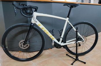 Used Trek Domane AL 4 Gen 3 2023 2023 Road & Gravel, White — image 1 of 4