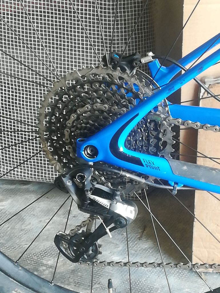 Brugt Canyon Lux CF 9.0 Pro Race Team 2018 2018 Mountainbike — billede 3 af 7