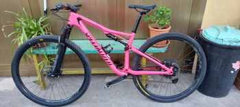Used Specialized Specialized Epic Comp Carbon 1x 29” Rosa Fluo/nero 2017 Mountainbike, Rot — image 1 of 9