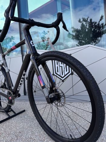 Used Scott Addict Gravel 30 2025 Road & Gravel, Black — image 7 of 16