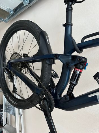 Used Trek Fuel EX 9.8 XT 2022 2022 Mountainbike, Blu — image 4 of 5
