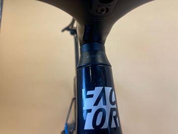 Factor OSTRO VAM 2023 2023 Road & Gravel usato, Blu — immagine 19 di 25