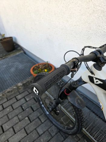 Used YT Industries CAPRA Pro 2020 2020 Mountainbike, White, 27.5 — image 13 of 15