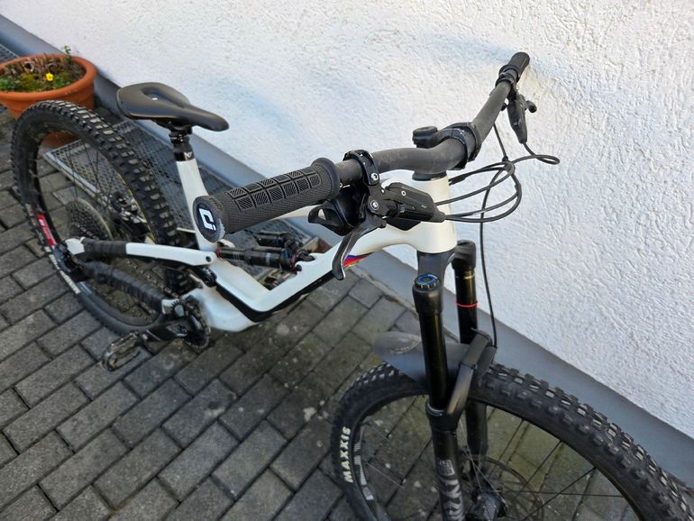Used YT Industries CAPRA Pro 2020 2020 Mountainbike, White, 27.5 — image 8 of 15