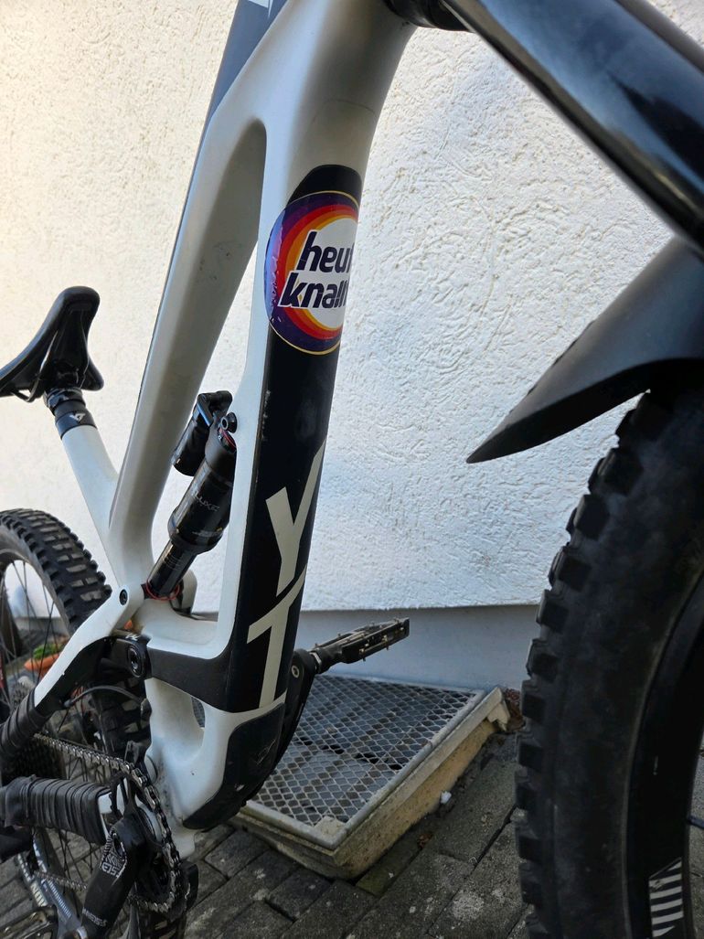 Used YT Industries CAPRA Pro 2020 2020 Mountainbike, White, 27.5 — image 9 of 15