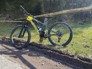 Rocky Mountain Altitude Shimano Deore XT Mountainbike usato, Verde — immagine 1 di 3