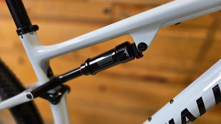 Used Specialized Epic Expert 2023 2023 Mountainbike, White, 29 — image 3 of 12