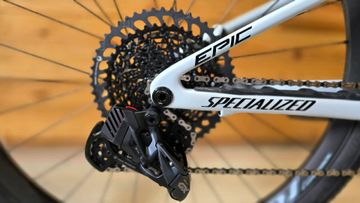 Used Specialized Epic Expert 2023 2023 Mountainbike, White, 29 — image 5 of 12