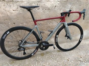 Focus Izalco Shimano Ultegra Di2 2024 Road & Gravel usato