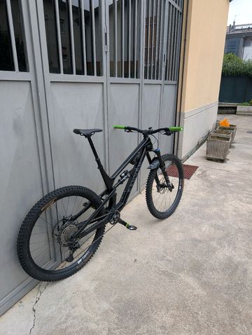 Canyon Spectral 29 CF 8 2022 2022 Mountainbike d'occasion — image 5 sur 5