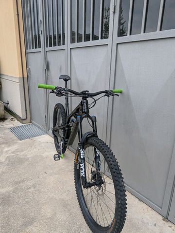Canyon Spectral 29 CF 8 2022 2022 Mountainbike d'occasion — image 2 sur 5