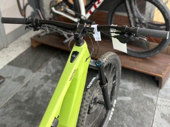 Canyon Spectral:ON CF 6 2021 2021 Mountainbike usato, Verde — immagine 5 di 5