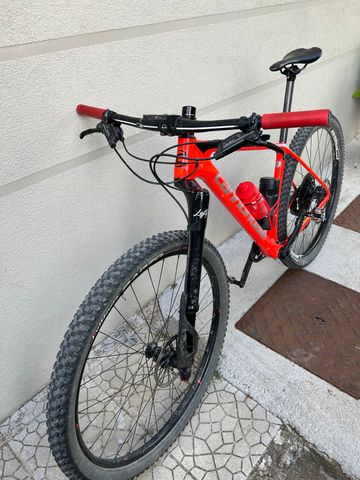 Używany Cannondale F-Si Carbon 3 2019 2019 Mountainbike — zdjęcie 2 z 9