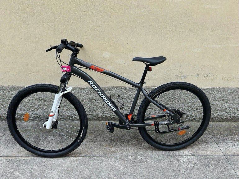 Used DECATHLON Rockrider St120 2024 Mountainbike, Grigio chiaro — image 1 of 4