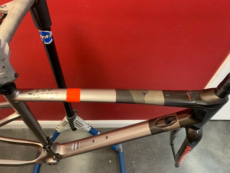Used Argon 18 Dark Matter 2022 Road & Gravel, Light Gray — image 9 of 18