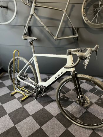 BASSO VOLTA, Carbon, SRAM APEX 1x11, L, Polini 75NM UND 500WH, POWERMETER UND DISPLAY 2024 Road & Gravel de segunda mano