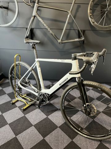 Used BASSO VOLTA, Carbon, SRAM APEX 1x11, L, Polini 75NM UND 500WH, POWERMETER UND DISPLAY 2024 Road & Gravel