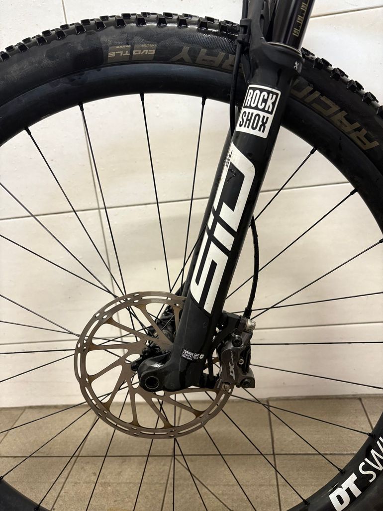 Used Canyon Exceed CF SLX 9 2022 2022 Mountainbike, Black, 29 — image 3 of 16