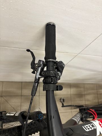 Used Canyon Exceed CF SLX 9 2022 2022 Mountainbike, Black, 29 — image 7 of 16