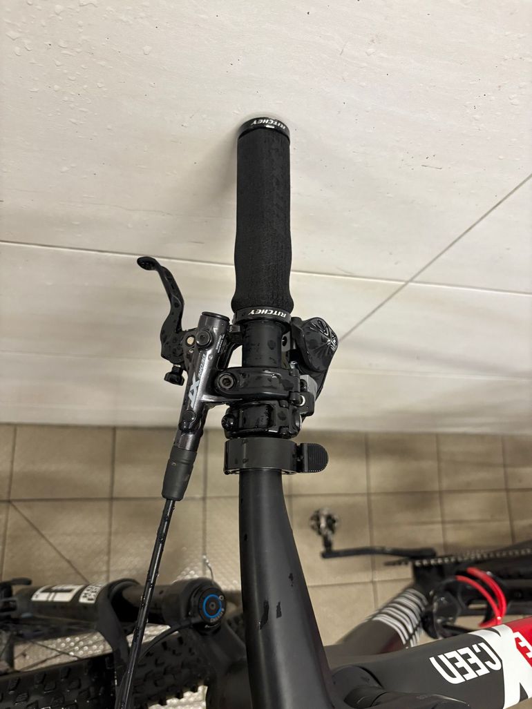 Used Canyon Exceed CF SLX 9 2022 2022 Mountainbike, Black, 29 — image 7 of 16