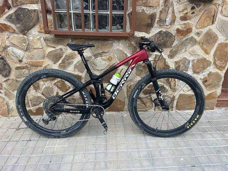 Berria MAKO 5 2022 2022 Mountainbike d'occasion — image 1 sur 10