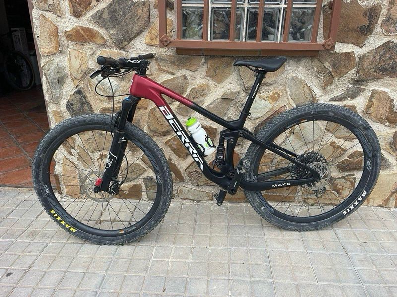 Berria MAKO 5 2022 2022 Mountainbike d'occasion — image 9 sur 10