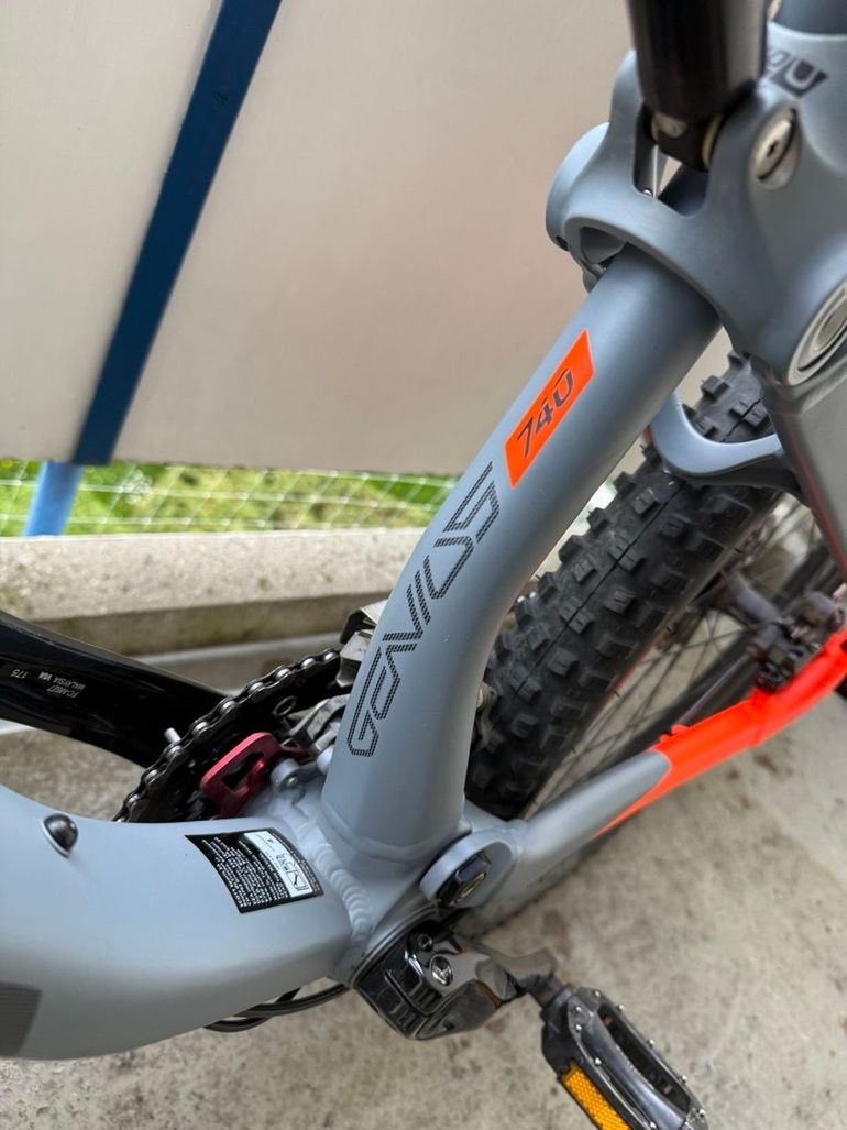 Used Scott Genius 740 2017 2017 Mountainbike, Light Gray, 27.5 — image 4 of 9