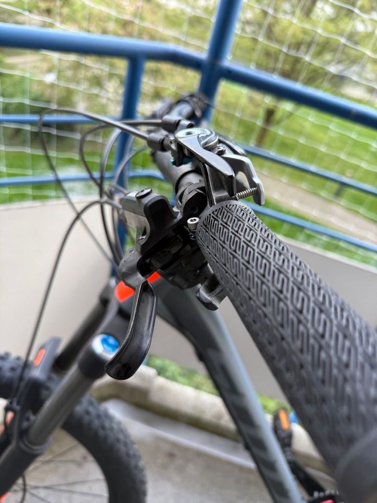 Used Scott Genius 740 2017 2017 Mountainbike, Light Gray, 27.5 — image 8 of 9