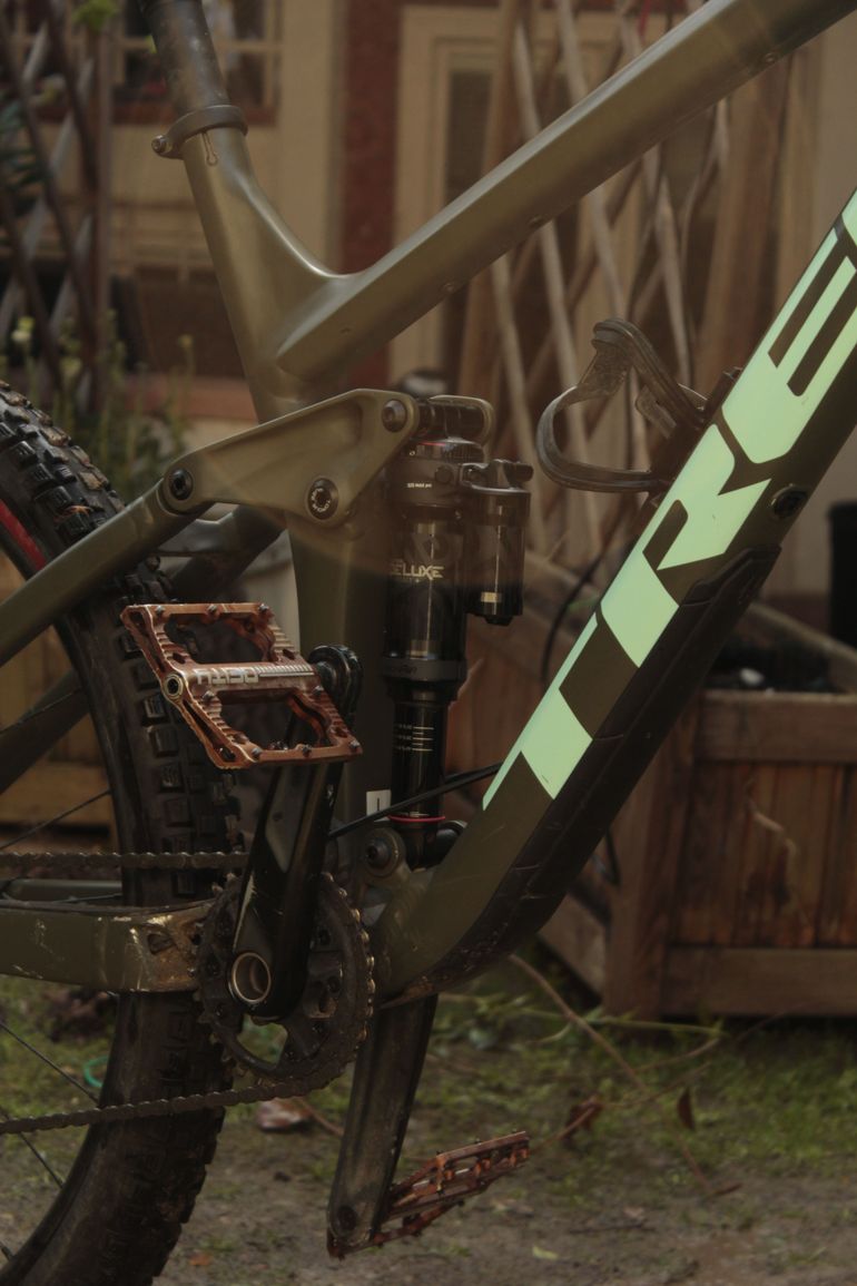 Used Trek Remedy 8 2022 2022 Mountainbike, Green, 27.5 — image 6 of 18